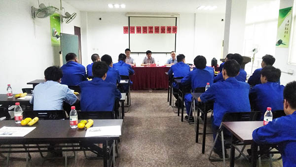 伯特利公司舉行學徒制員工畢業考核1.jpg 伯特利公司舉行學徒制員工畢業考核1.jpg